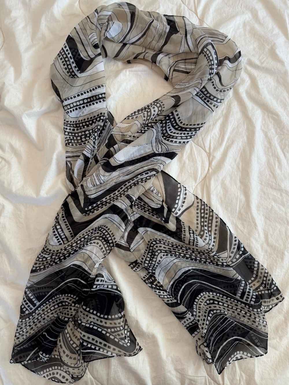 Organza scarf with geometric pattern
